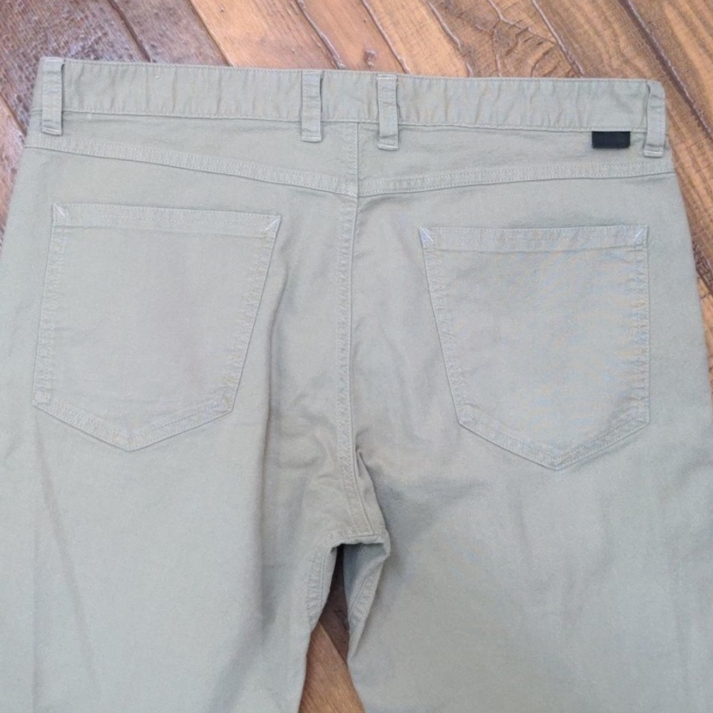 These are The North Face Tan pants good for school and more